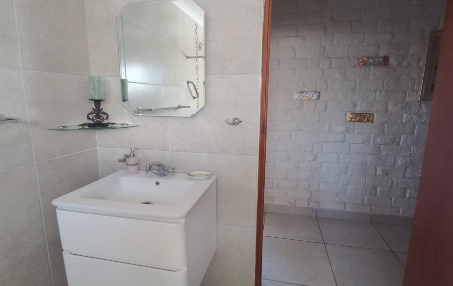 5 Bedroom Property for Sale in Dana Bay Western Cape